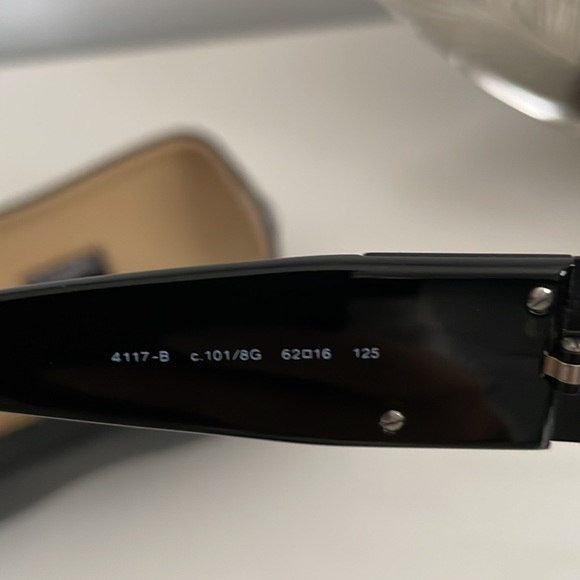 CHANEL sunglasses! - Picture 4 of 12